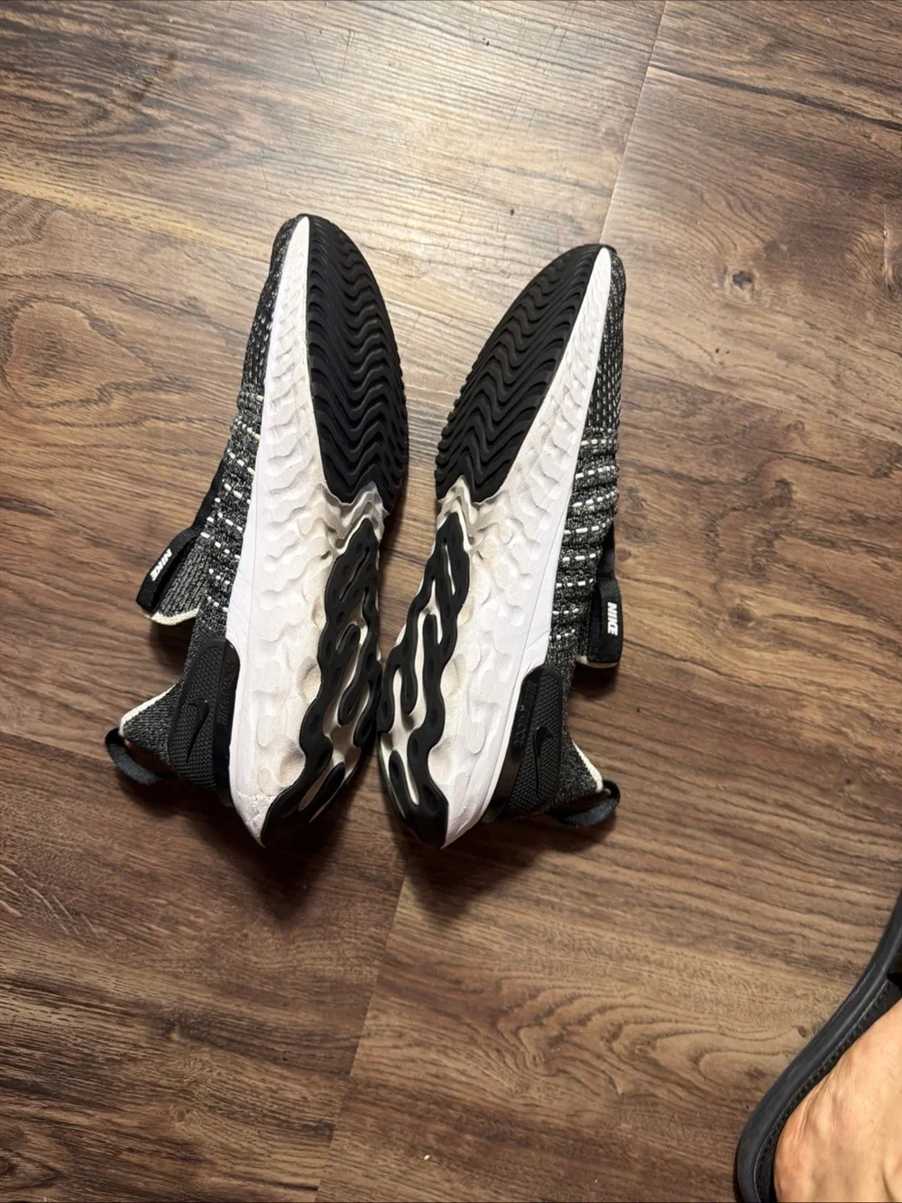 Nike React Phantom Flyknit 2 PRM Oreo Black White CJ0280-002 Sz 8 Women’s - Picture 13 of 14